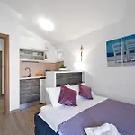 度假居 Four-bedroom In 罗戈兹尼察
