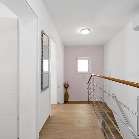 Four-bedroom In Nyaraló Rogoznica