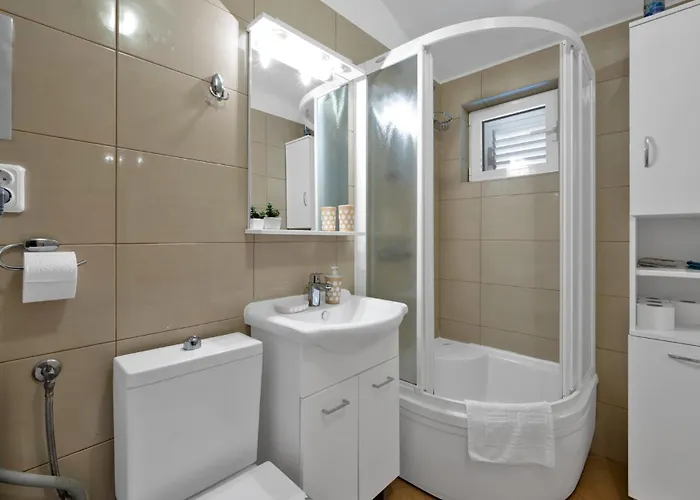 Four-bedroom In بيت للعطل