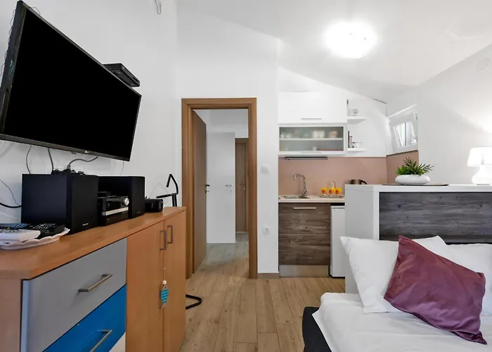 Four-bedroom In بيت للعطل