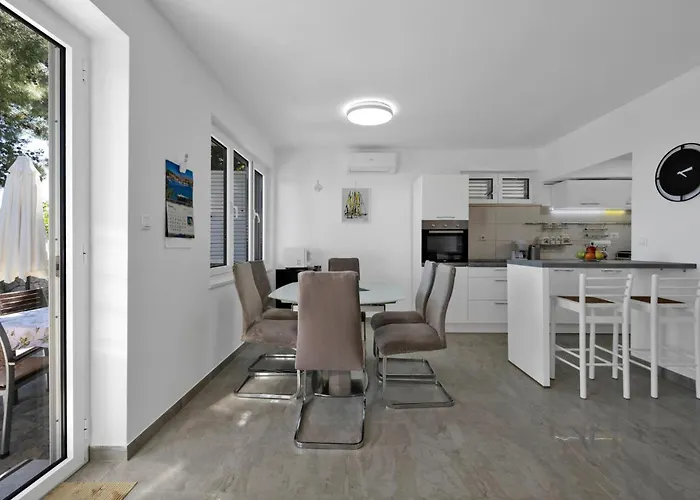 Four-bedroom In بيت للعطل روغوزنيكا